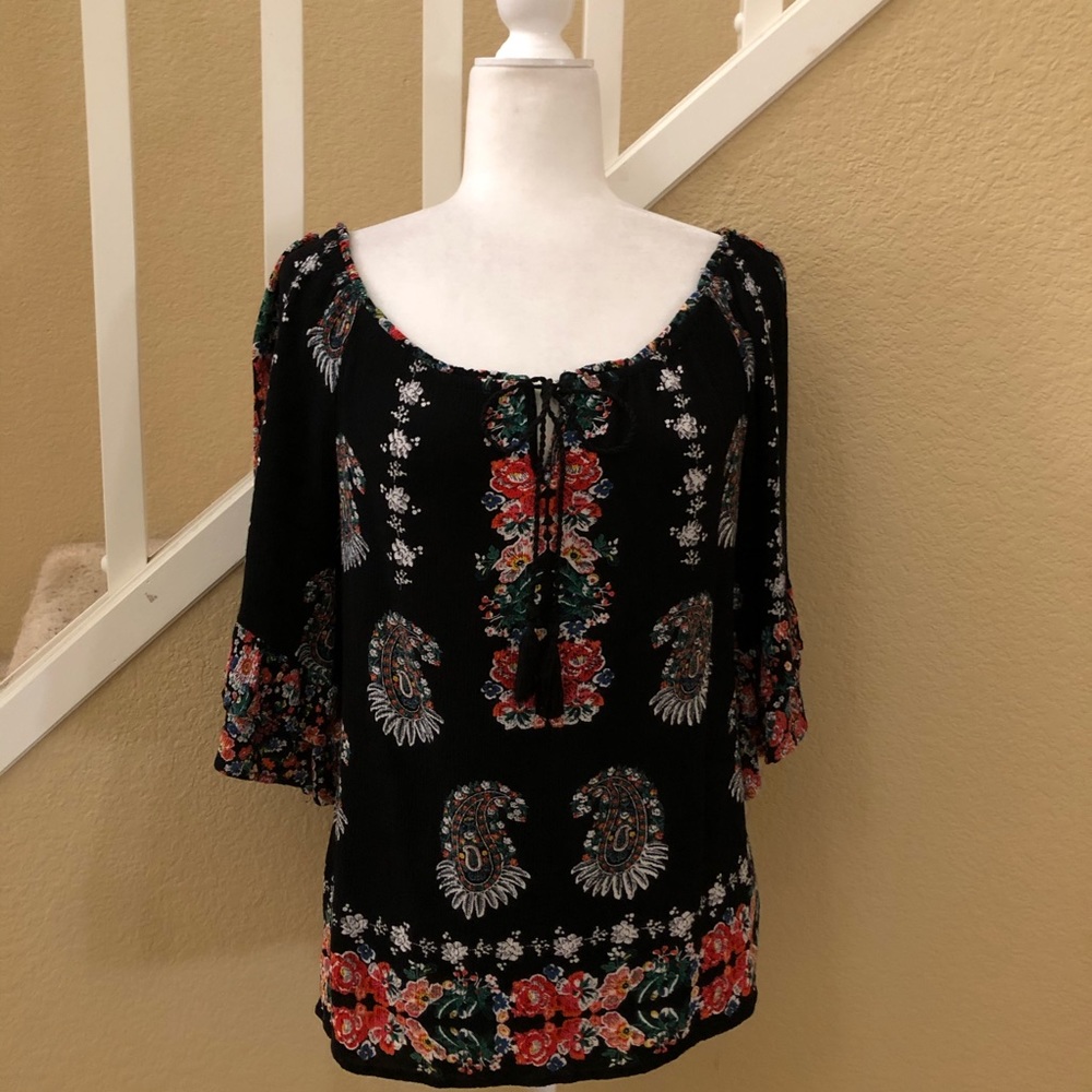 Bila floral top size M 100%Rayon